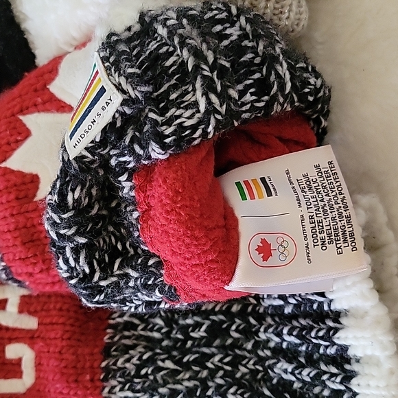 BUNDLE OF HBC MITTENS , HOT SOCKS BY BENCH AND WARM SCARF - Picture 7 of 8